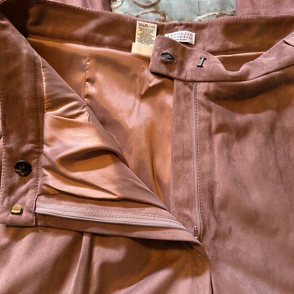 Brunello Cucinelli Suede Trousers Pleated Straight-Leg
Ankle size 12 - Picture 6 of 8